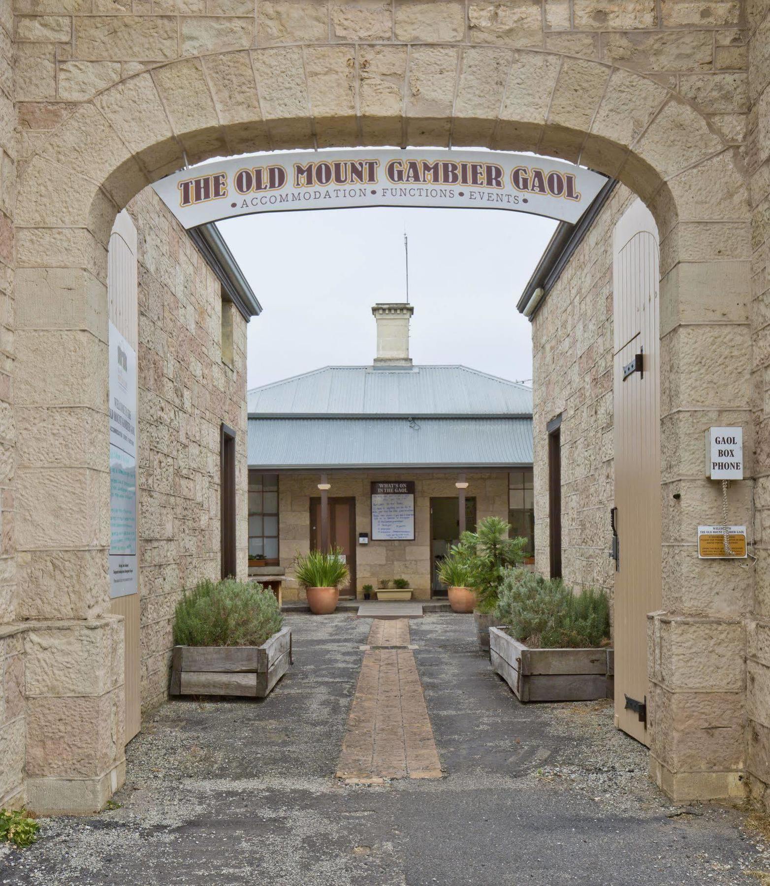 The Old Mount Gambier Gaol Hotel Exterior foto